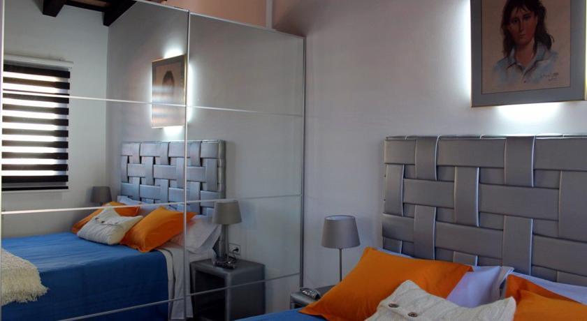 Apartaments Y Habitacions Entre Volcans Olot Bilik gambar